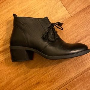 Black heeled boot, Hush Puppies